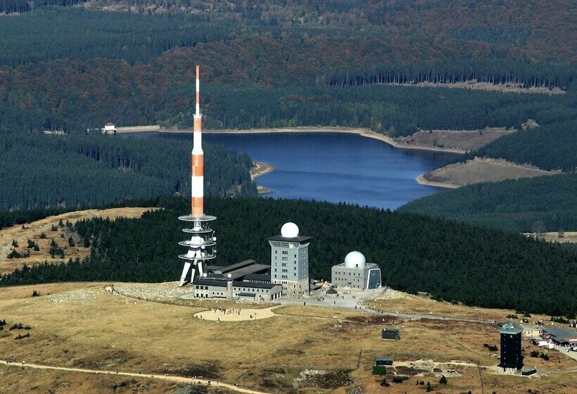 Home With Lots Of Light And A Great View