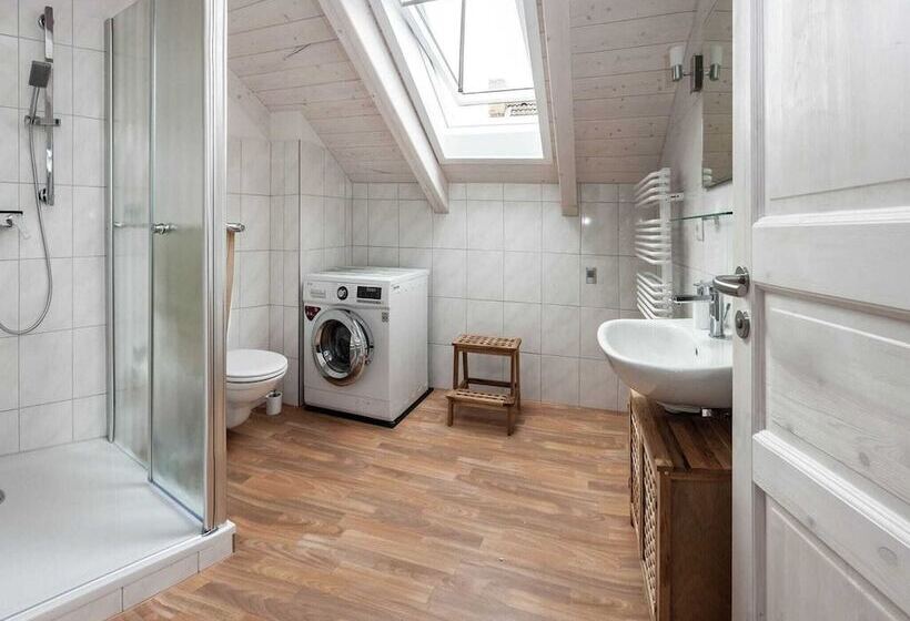 Home With Lots Of Light And A Great View