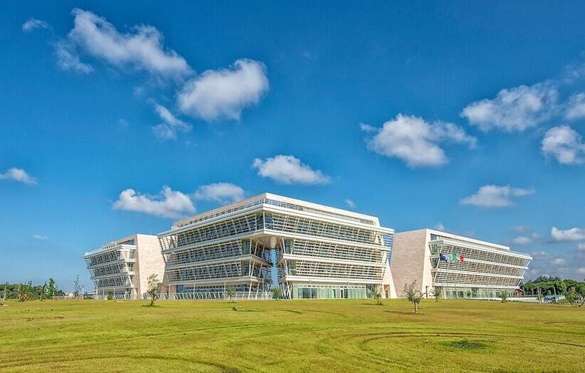 פונדק Mercure Roma Cinecitta