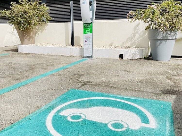 פונדק Mercure Roma Cinecitta