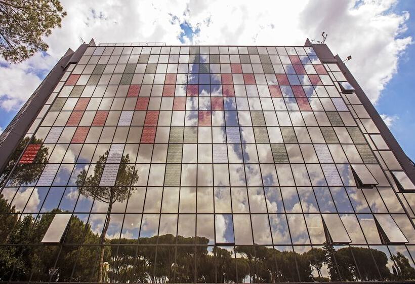 פונדק Mercure Roma Cinecitta