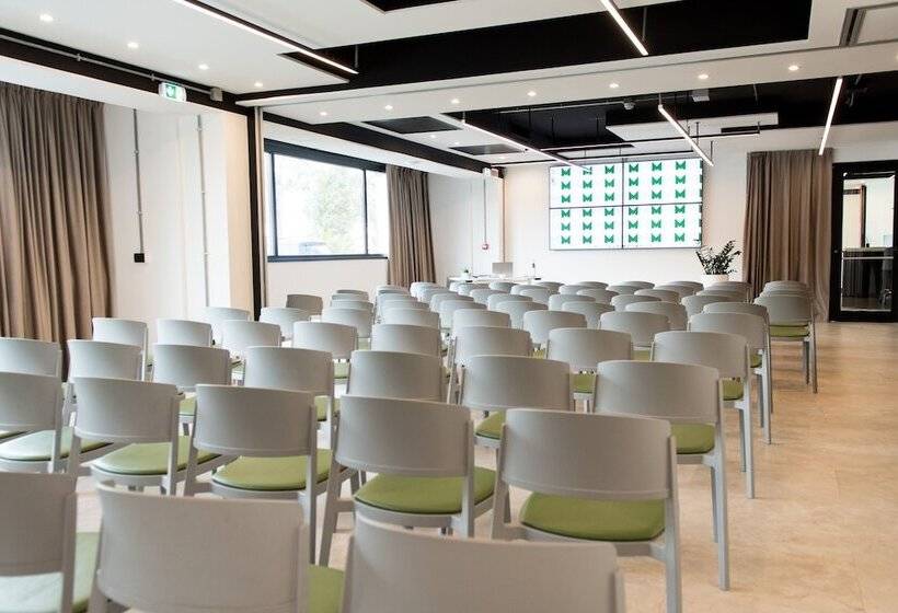 פונדק Mercure Roma Cinecitta