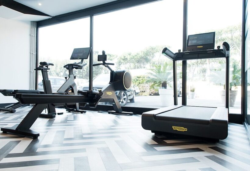 פונדק Mercure Roma Cinecitta