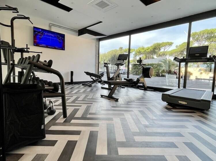 פונדק Mercure Roma Cinecitta