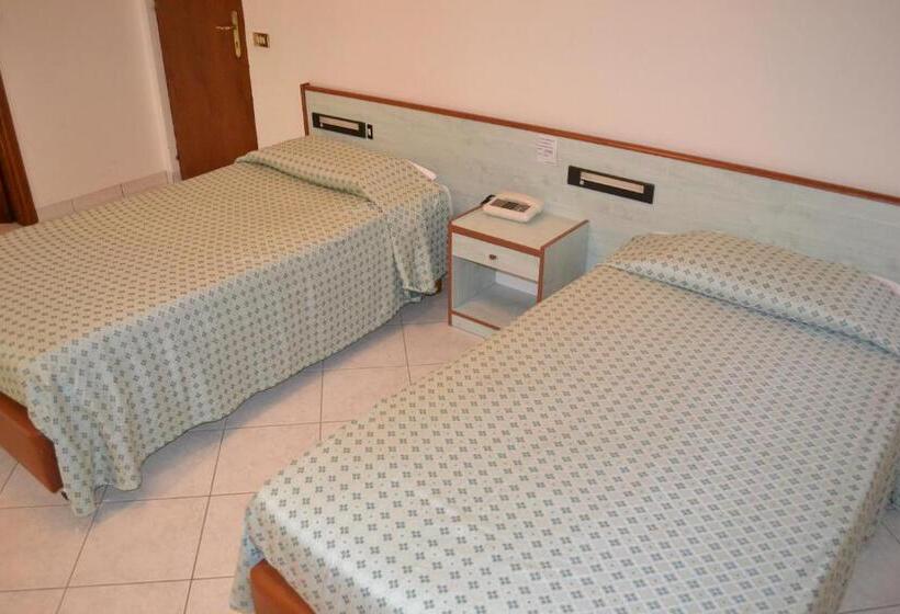 مسافرخانه Paradiso