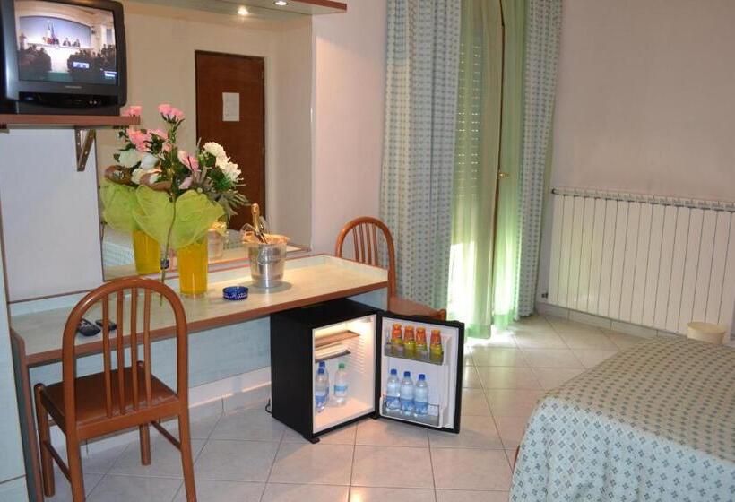 مسافرخانه Paradiso