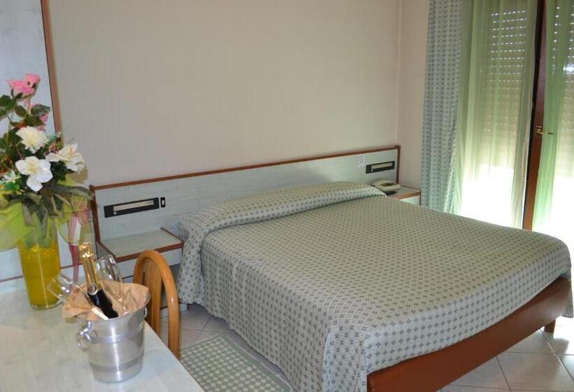 مسافرخانه Paradiso