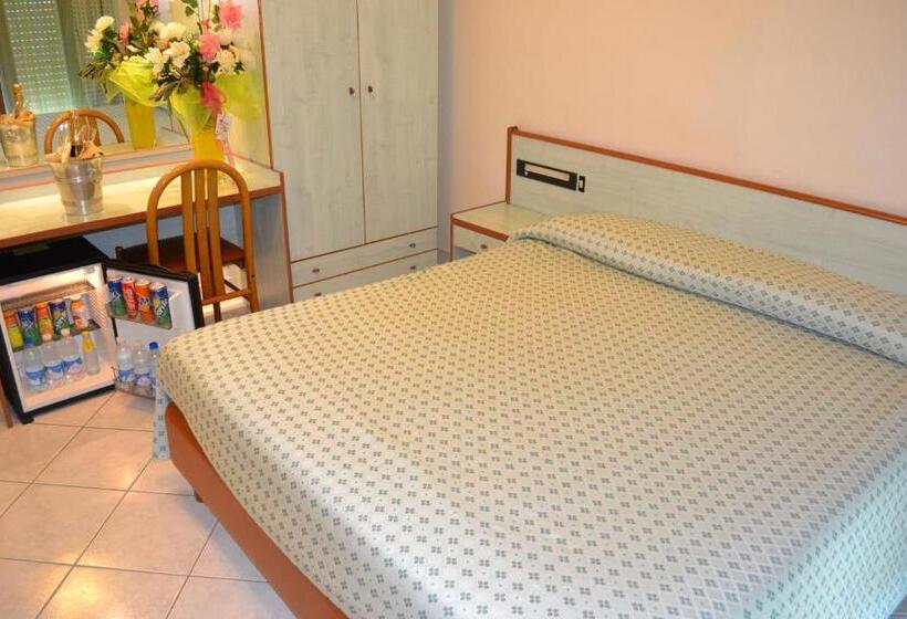 مسافرخانه Paradiso