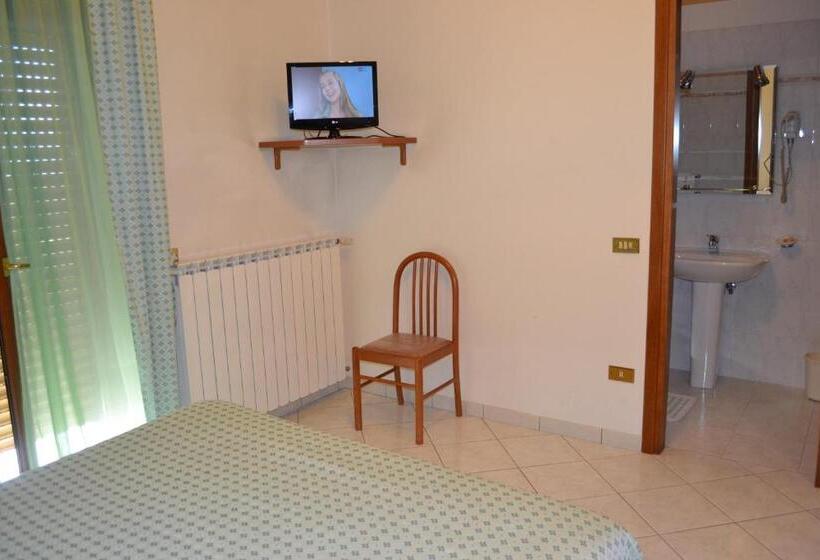 مسافرخانه Paradiso