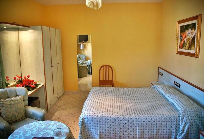 مسافرخانه Paradiso