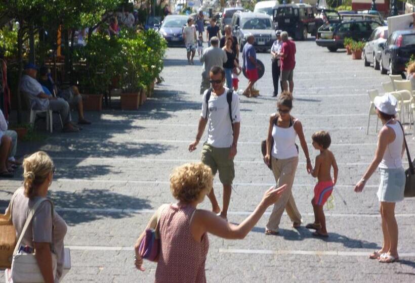 בית מלון כפרי Ariston