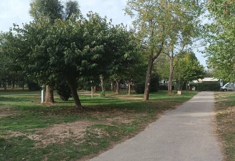 فندق Camping Le Moulin Des Iscles