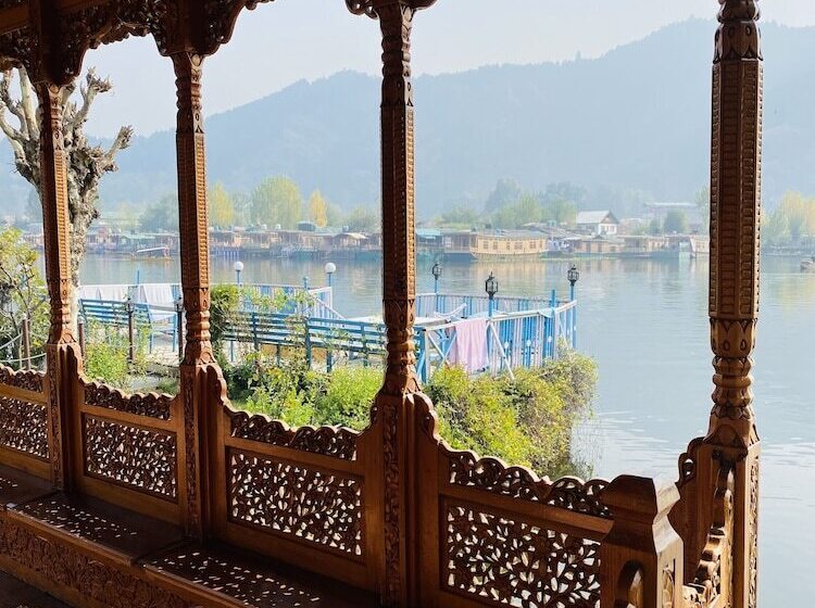 호텔 Floating Heritage Group