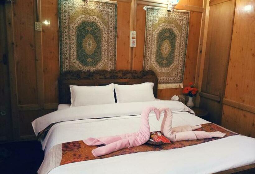 호텔 Floating Heritage Group