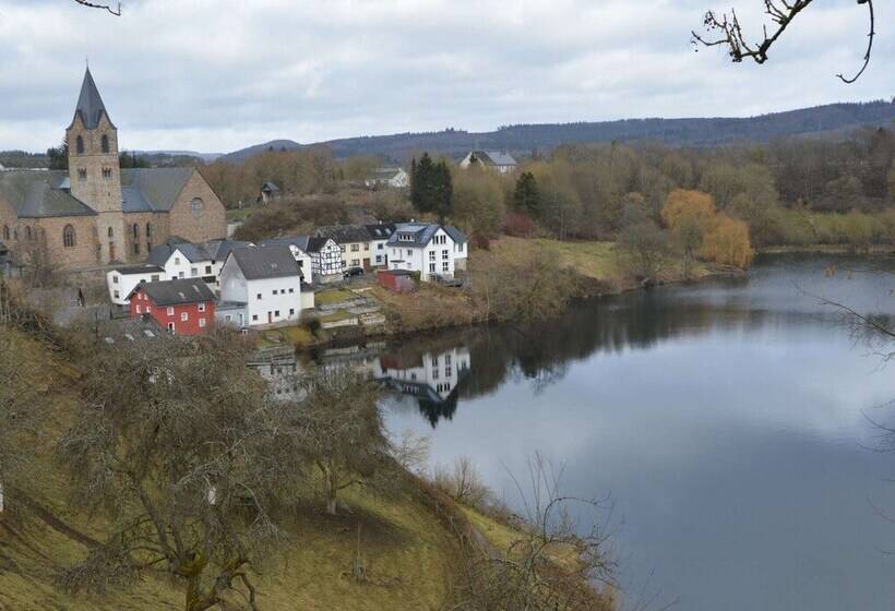 Beautiful Holdiday Home In Ulmen Near The Lake