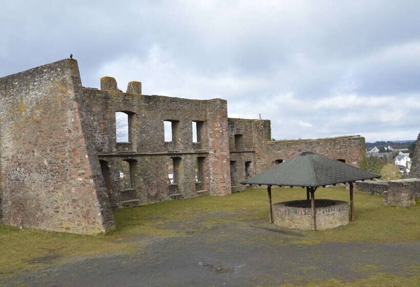 Beautiful Holdiday Home In Ulmen Near The Lake