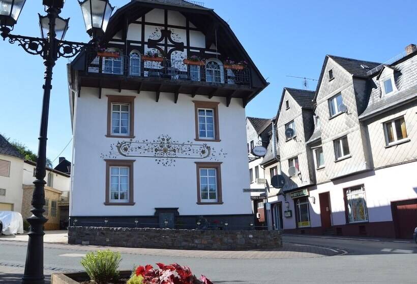 Beautiful Holdiday Home In Ulmen Near The Lake