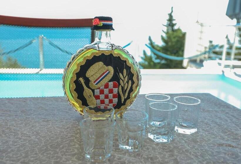 Luxury Apartment With Heated Pool In Starigrad