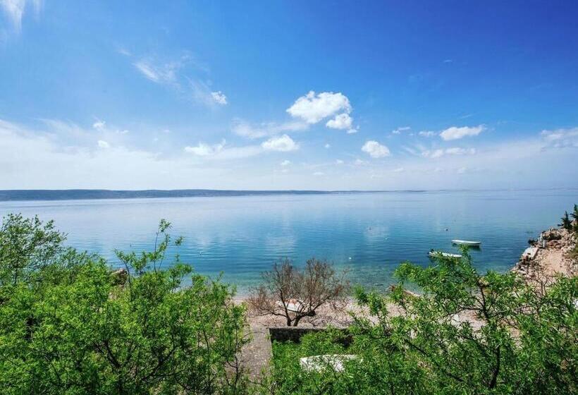 Luxury Apartment With Heated Pool In Starigrad