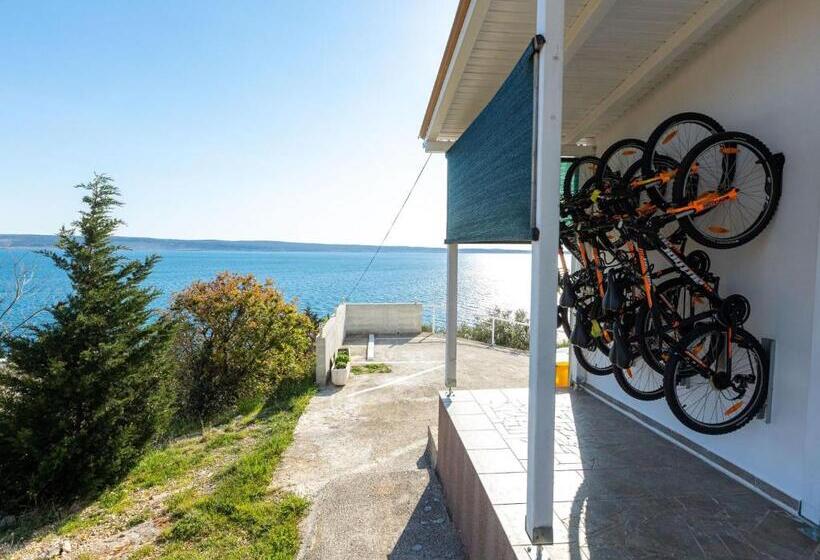 Luxury Apartment With Heated Pool In Starigrad