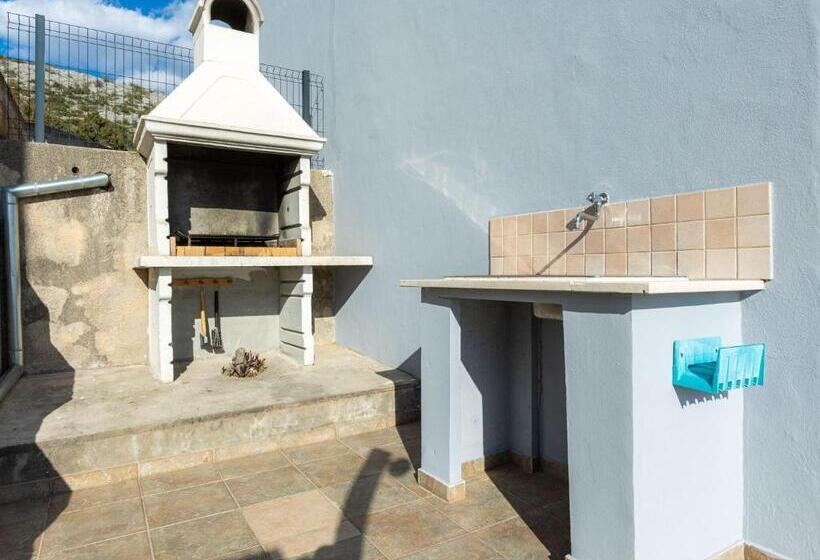 Luxury Apartment With Heated Pool In Starigrad