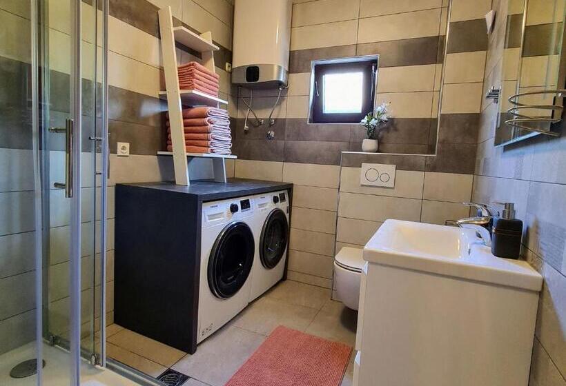 Luxury Apartment With Heated Pool In Starigrad