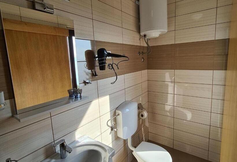 Luxury Apartment With Heated Pool In Starigrad