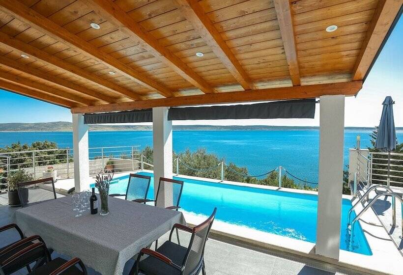 Luxury Apartment With Heated Pool In Starigrad