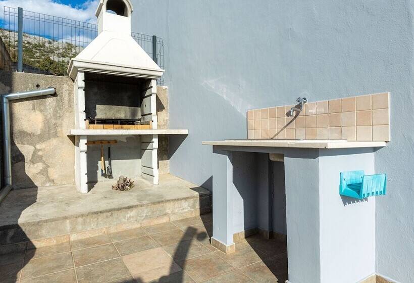 Luxury Apartment With Heated Pool In Starigrad