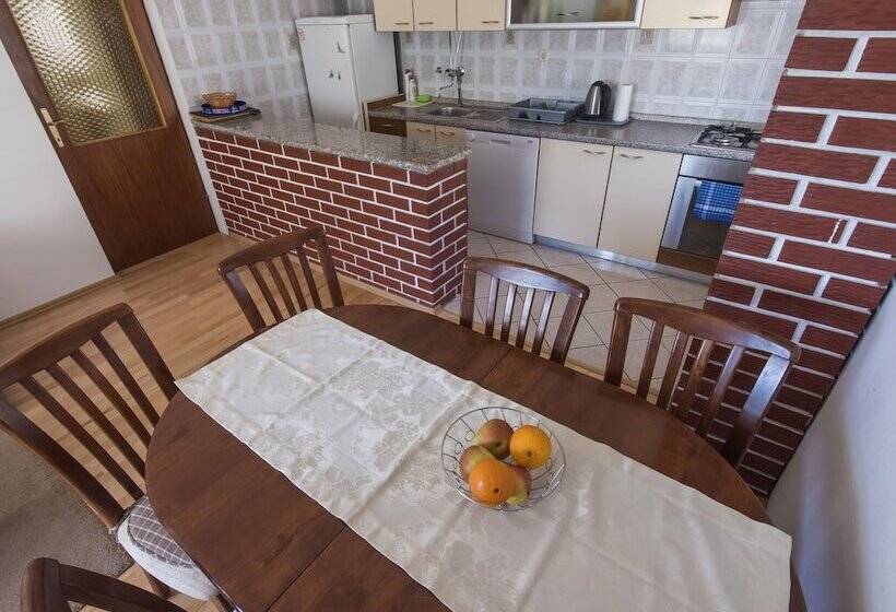 Nice Apartment With Private Roofed Terrace, Near The Sea And National Park