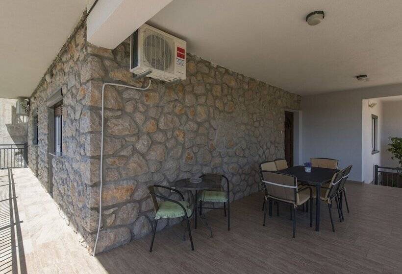 Nice Apartment With Private Roofed Terrace, Near The Sea And National Park