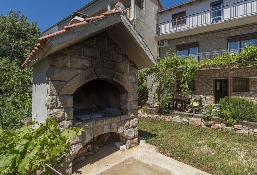 Nice Apartment With Private Roofed Terrace, Near The Sea And National Park