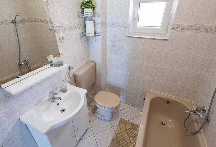 Nice Apartment With Private Roofed Terrace, Near The Sea And National Park