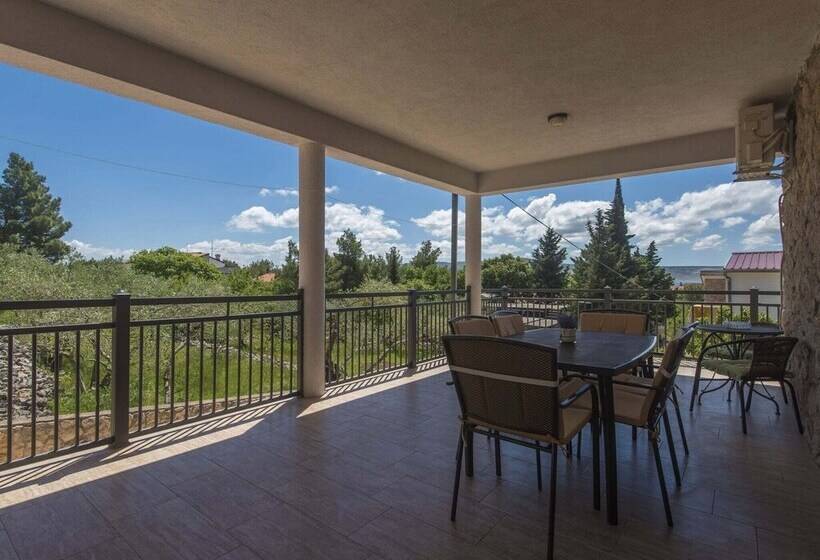 Nice Apartment With Private Roofed Terrace, Near The Sea And National Park