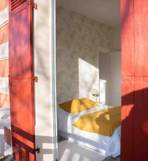 پانسیون Villa Les Ombrees