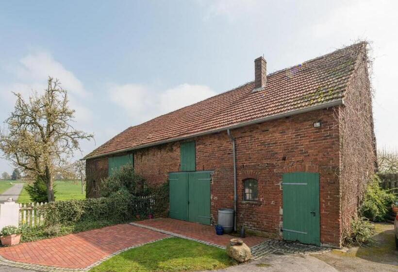 Spacious Apartment In Leopoldshöhe Near Teutoburg Forest