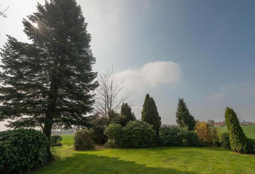 Spacious Apartment In Leopoldshöhe Near Teutoburg Forest