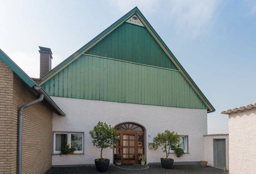 Spacious Apartment In Leopoldshöhe Near Teutoburg Forest