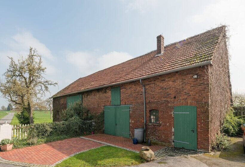 Spacious Apartment In Leopoldshöhe Near Teutoburg Forest