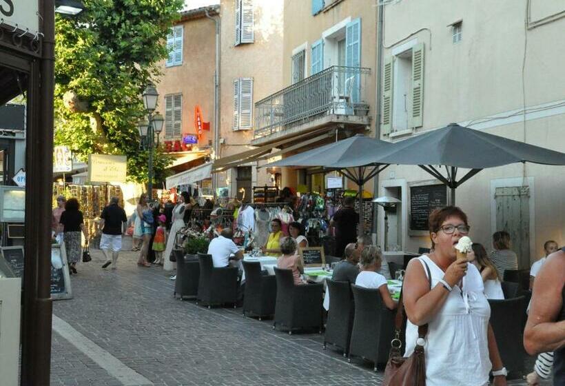 Spacious Villa Near Sea In Cavalaire Sur Mer