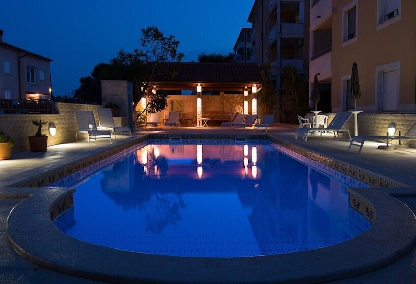 Apartments Flora