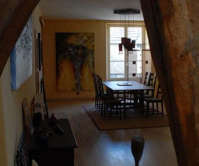 تختخواب و صبحانه La Maison D'arthure