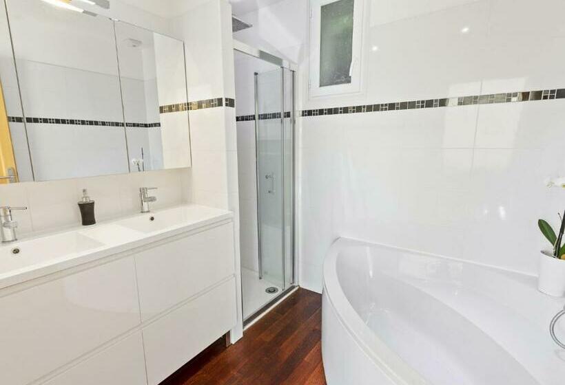 Modern Holiday Home With Private Pool