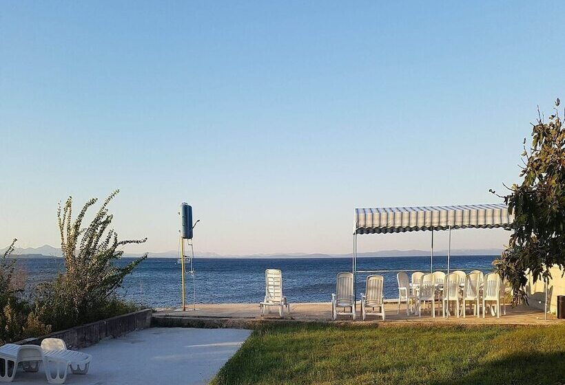 Elegant Holiday Home In Privlakaw With Garden