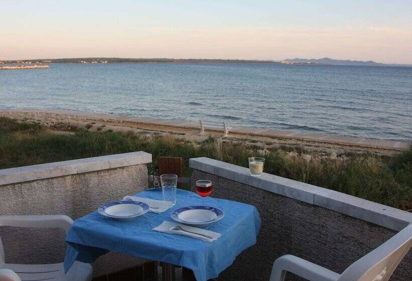 Elegant Holiday Home In Privlakaw With Garden