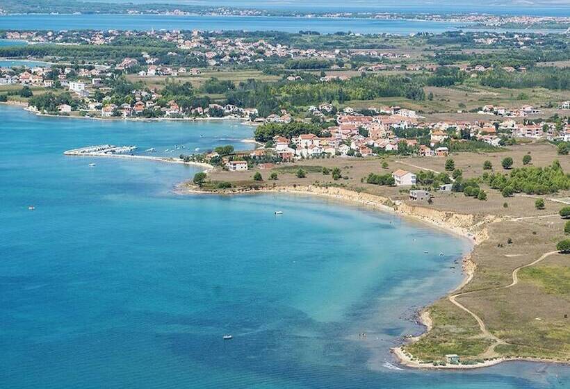 Elegant Holiday Home In Privlakaw With Garden