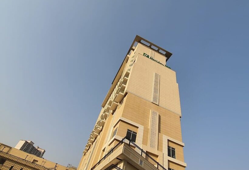 هتل Holiday Inn Gurugram Sector 90, An Ihg