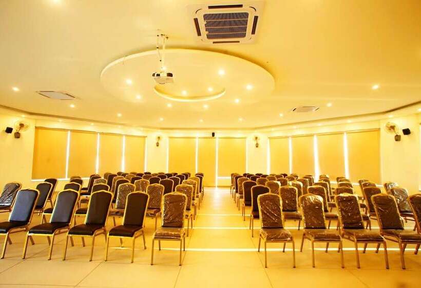 בית מלון כפרי The Corbet Manral Resort & Spa