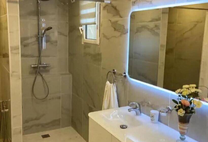 Lavish Villa In Mouans Sartoux With Sauna