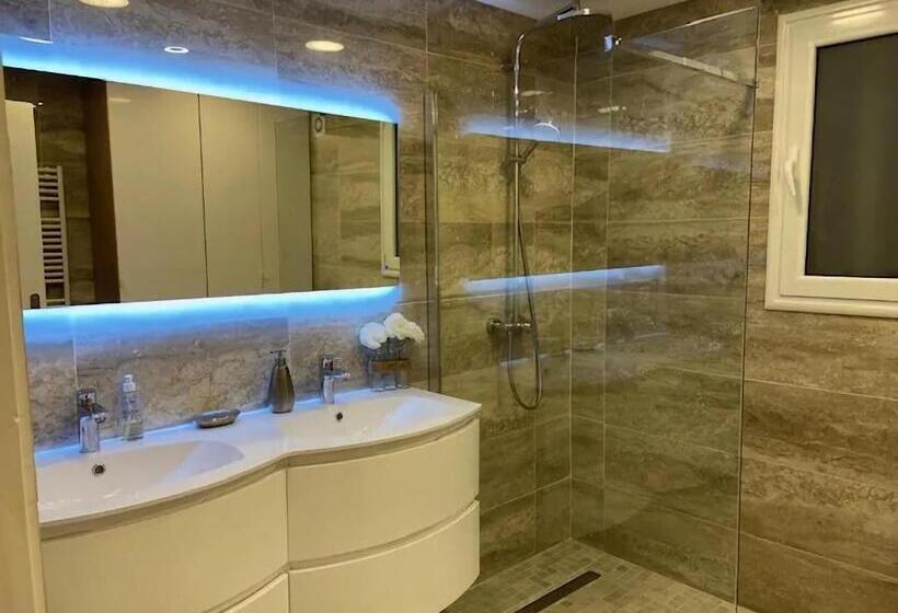 Lavish Villa In Mouans Sartoux With Sauna